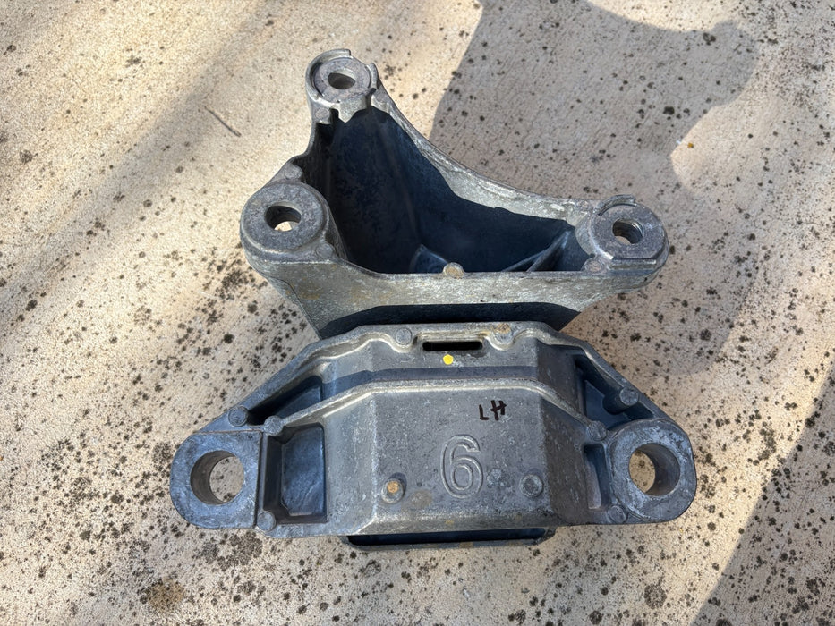 2020 - 2022 Ford Escape 1.5L Transmission Mount Support OEM