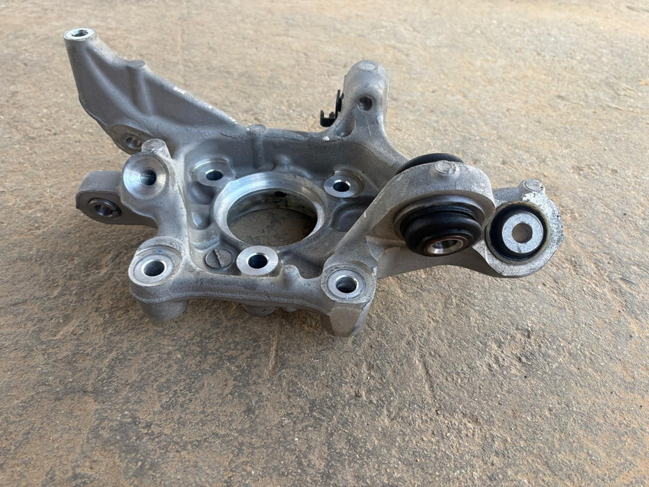 2017-2019 CADILLAC XT5 3.6L AWD LEFT REAR KNUCKLE 84005628 84019577 OEM