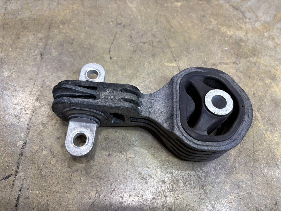 2017 - 2019 HONDA CR-V FRONT RIGHT PASSENGER SIDE ENIGNE MOTOR SUPPORT MOUNT OEM