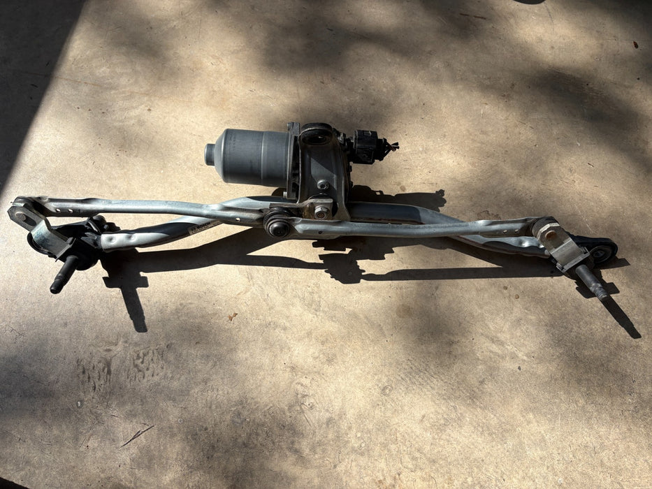 2015-2023 JEEP RENEGADE OEM WINDSHIELD WIPER TRANSMISSION LINKAGE W/ MOTOR