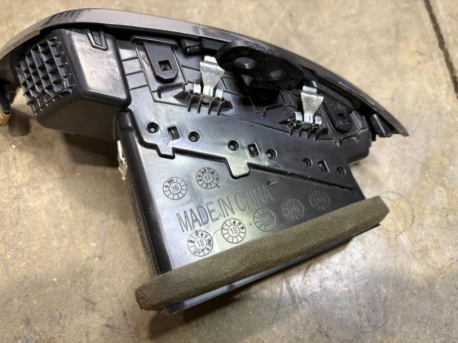 2018- 2021 Chevrolet Equinox Center Right AC Heater Vent Grille #84211437 OEM