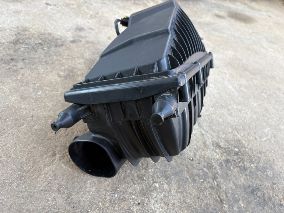 2010-2013 Land Rover Range Rover 5.0L 4x4 Air Intake Cleaner Filter Box