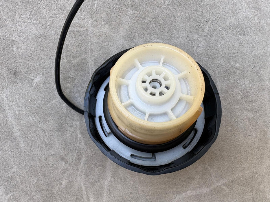 2007 - 2017 Jeep Patriot Fuel Tank Gas Cap OEM