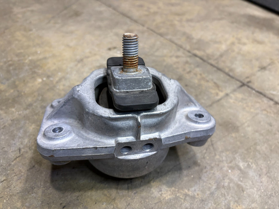 2013-2020 RANGE ROVER SPORT LEFT OR RIGHT ENGINE MOUNT SUPPORT BRACKET OEM
