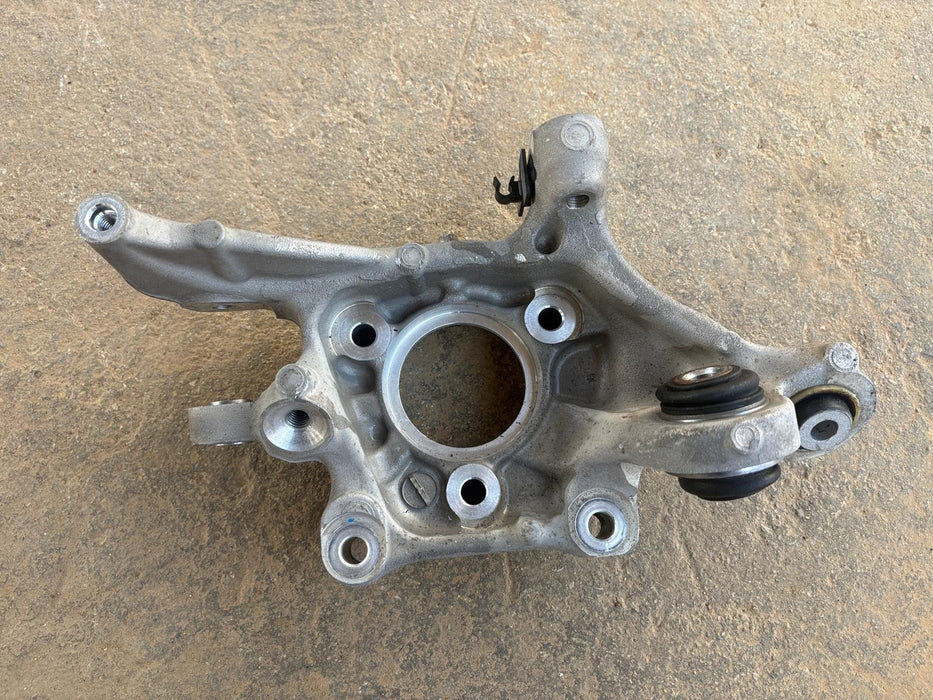 2017-2019 CADILLAC XT5 3.6L AWD LEFT REAR KNUCKLE 84005628 84019577 OEM
