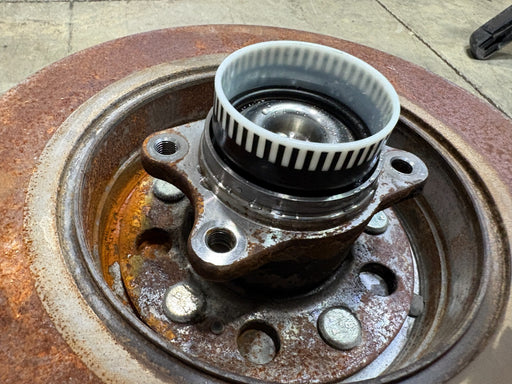 2012-2017 Hyundai Azera Rear Wheel Hub Assembly With Brake Rotor OEM