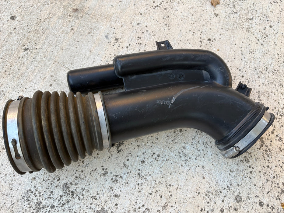 2011 - 2019 DODGE JOURNEY AIR INTAKE DUCT TUBE HOSE 68045122AE OEM