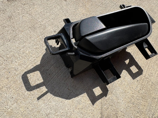 2020-2025 Nissan Versa FRONT LEFT DRIVER SIDE DOOR INNER HANDLE #806715RB1A OEM