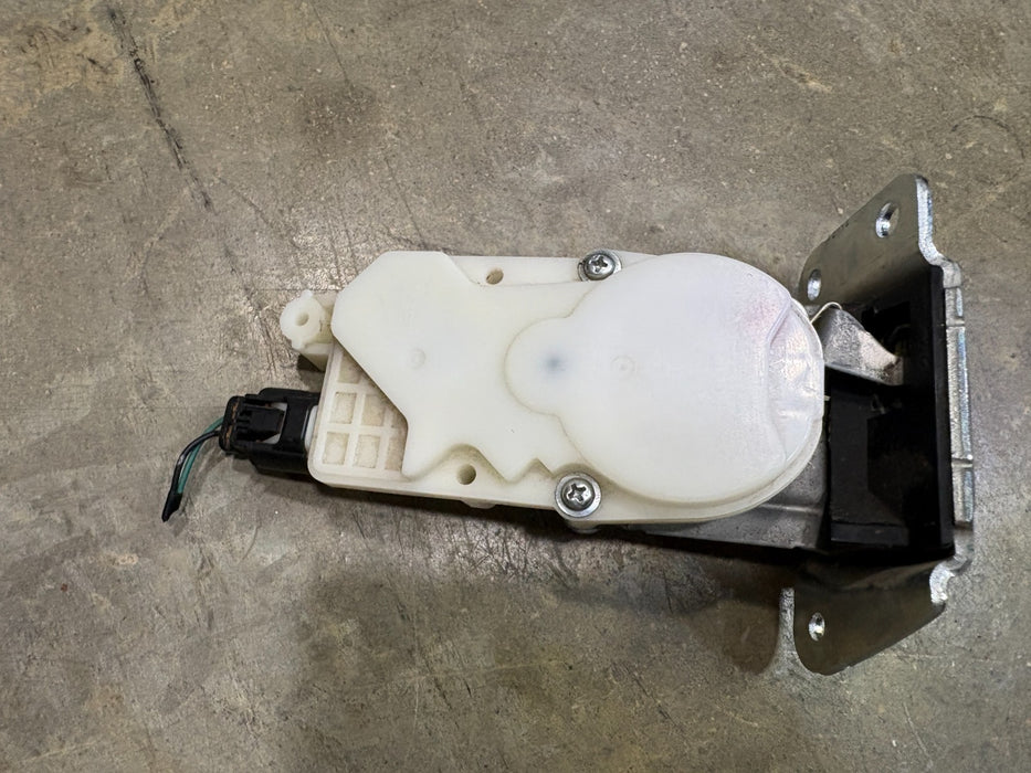 2017-2020 Mitsubishi ASX  Tailgate trunk lock latch A147218 OEM