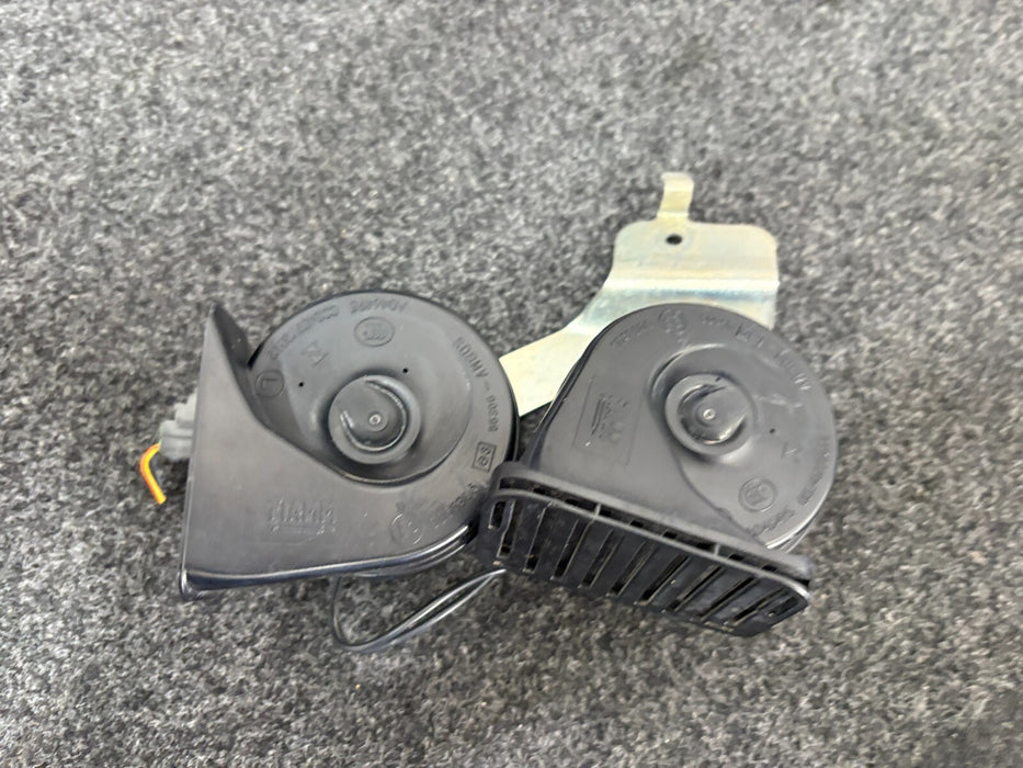 Ford Escape 2013-2016 Dual High Low Note Set Horns Bracket Assembly OEM