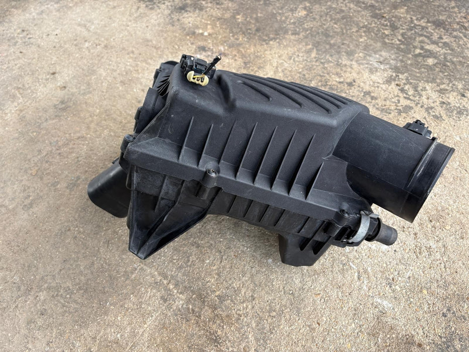 2010-2011 Buick LaCrosse Air Cleaner 3.0L OEM