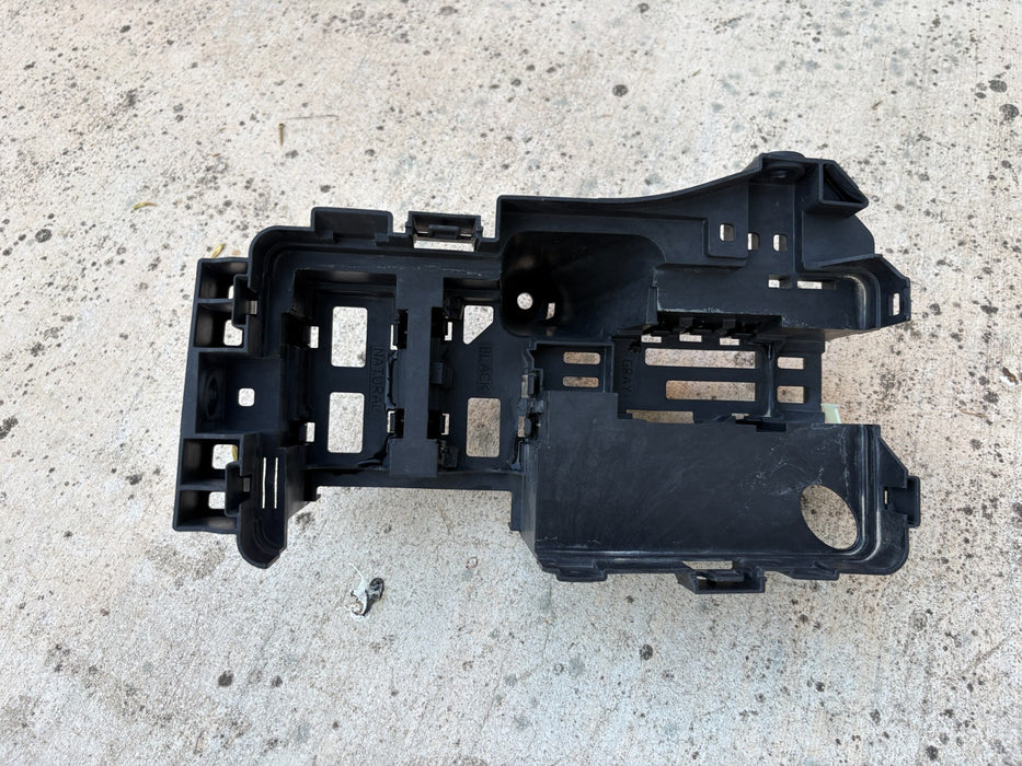 2020-2022 FORD EXPLORER 3.3L FUSE RELAY BOX HOUSING SUPPORT BRACKET HOLDER OEM