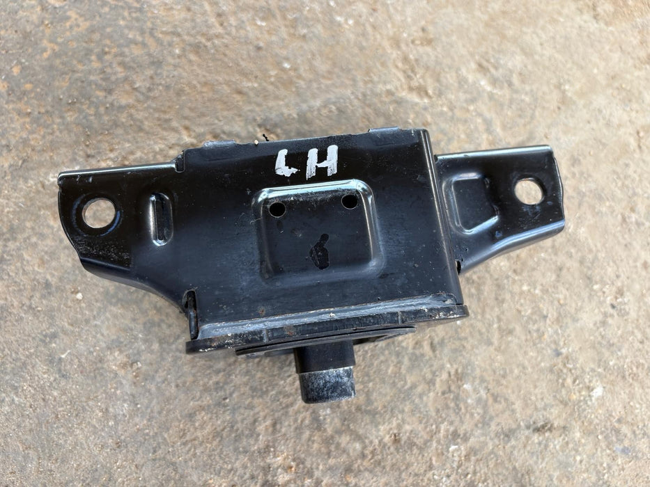 2018 - 2023 KIA RIO 1.6L TRANSMISSION MOUNT 21824-F3100 OEM