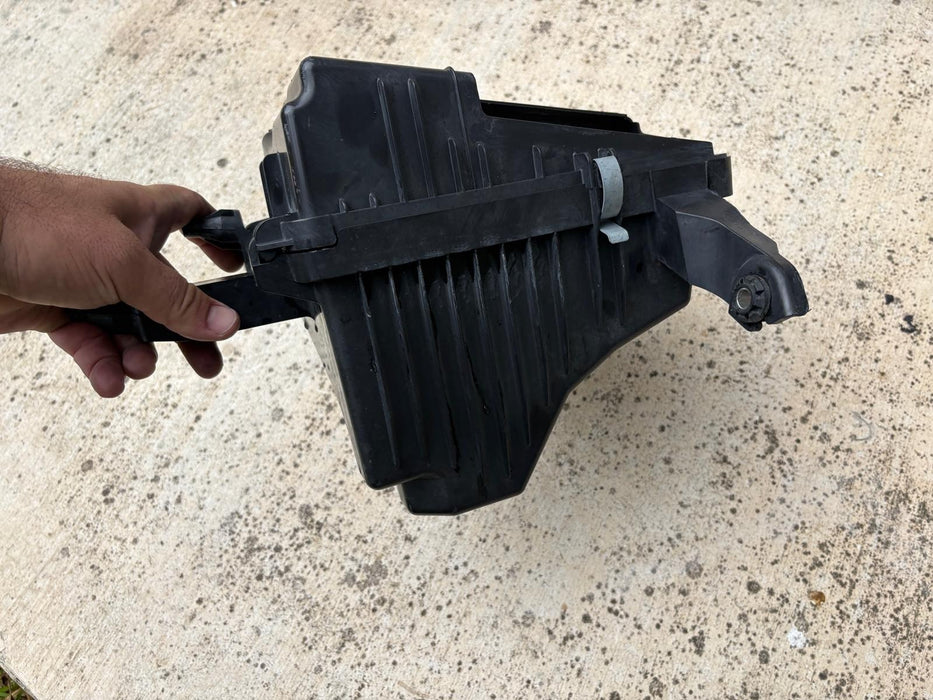 2014-2020 Nissan Rogue 2.5L Air Intake Air Cleaner Box Housing Assembly OEM