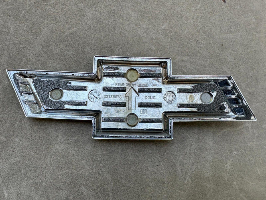 2018 - 2024 Chevrolet Equinox Rear Bowtie Emblem 23136673 OEM
