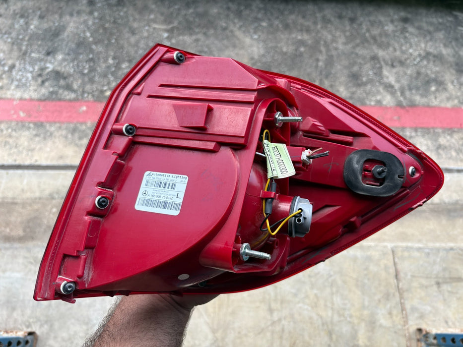 2014-2016 MERCEDES-BENZ GL550 REAR LEFT SIDE QUARTER MOUNT TAIL LIGHT LAMP OEM