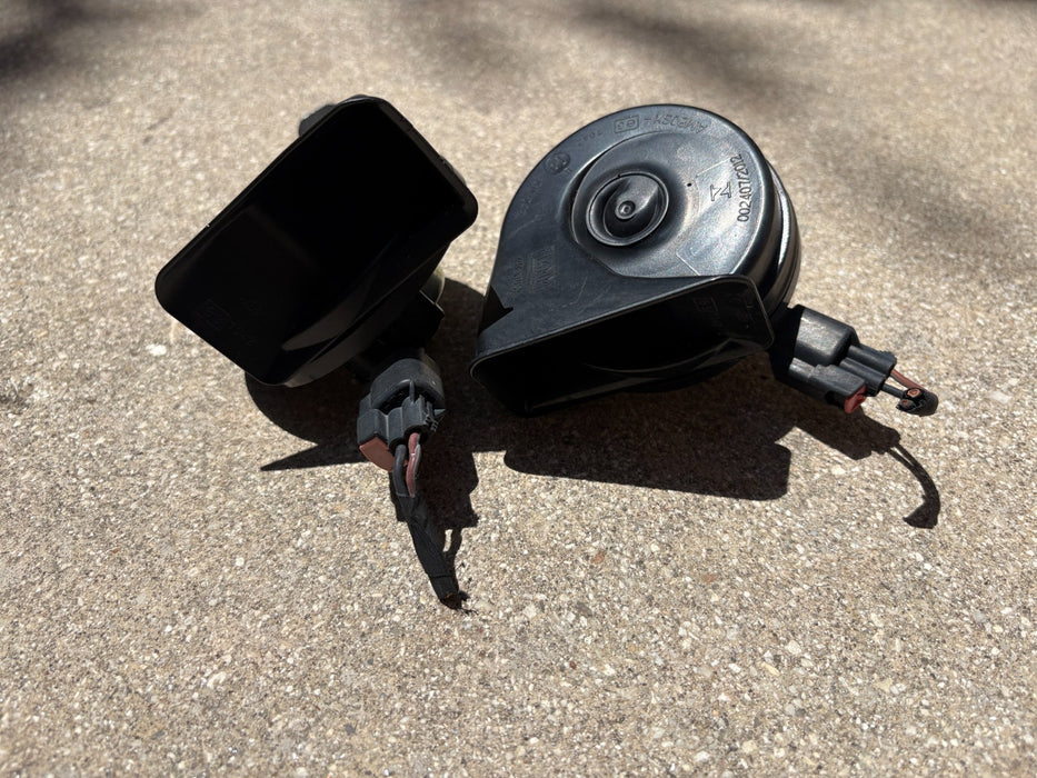 2018 - 2023 Chevrolet Traverse Set Pair Horn Low & High Tone OEM