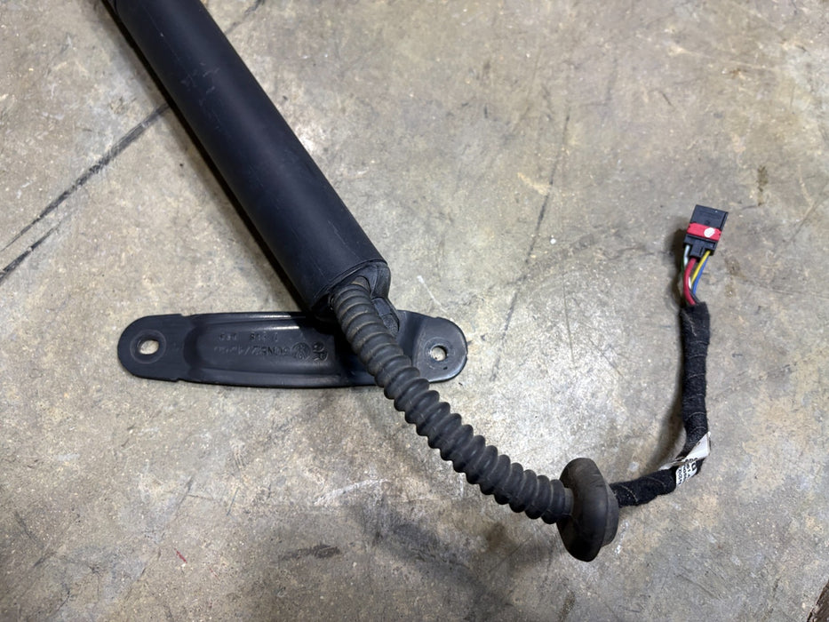 2018-2020 Atlas Rear Right Passenger Power Lift Cylinder Strut 3CN827428D