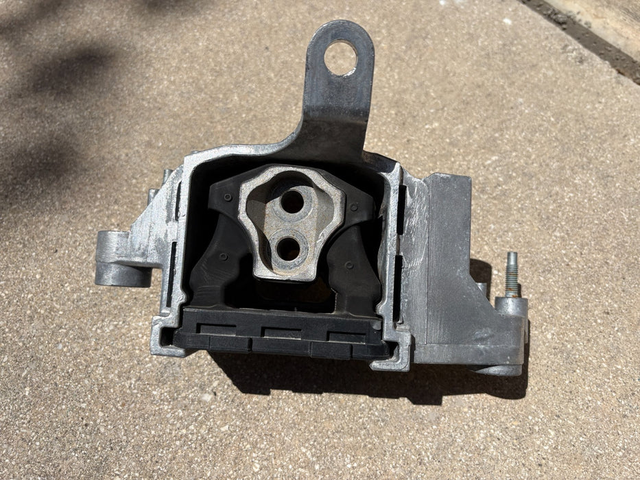 2022-2025 HYUNDAI TUCSON LEFT FRONT ENGINE MOTOR MOUNT OEM