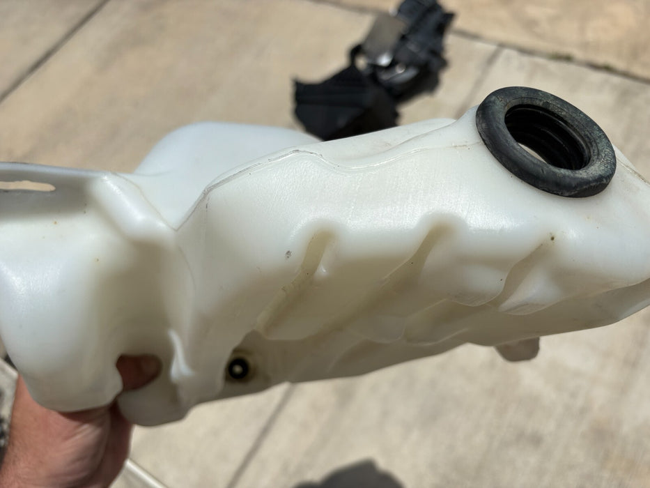 2013-2016 Chevrolet Malibu Washer Reservoir Bottle (no tube) OEM #248755118