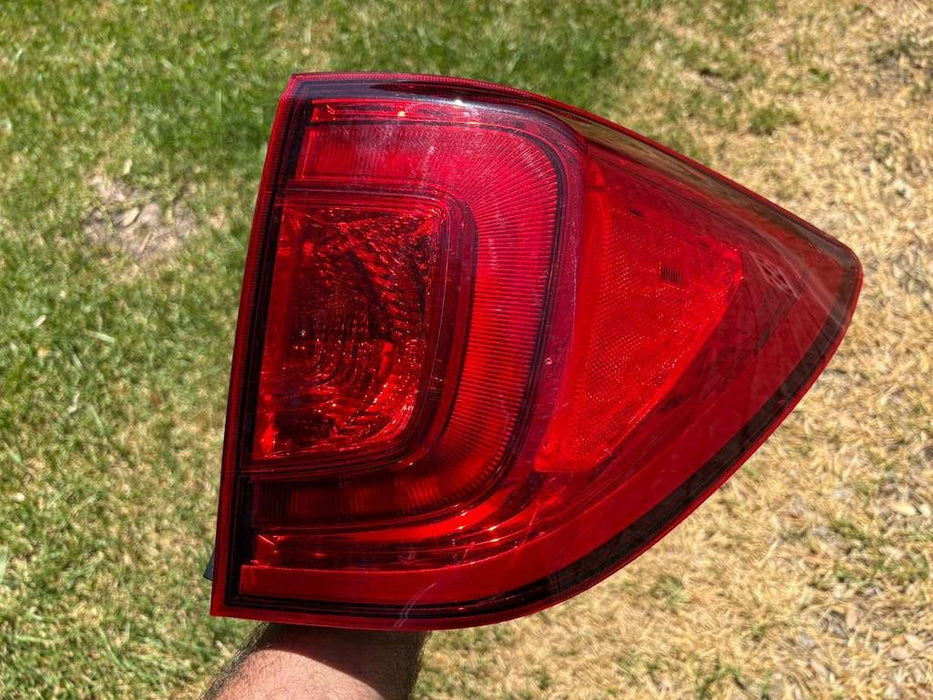2016 - 2018 HONDA PILOT TAIL LIGHT RIGHT PASSENGER SIDE OEM