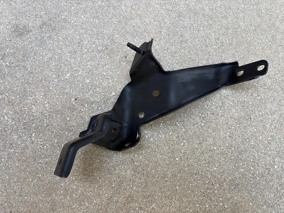 2013-2020 PATHFINDER FRONT RIGHT POWER STEERING PUMP MOUNT GUIDE BRACKET OEM