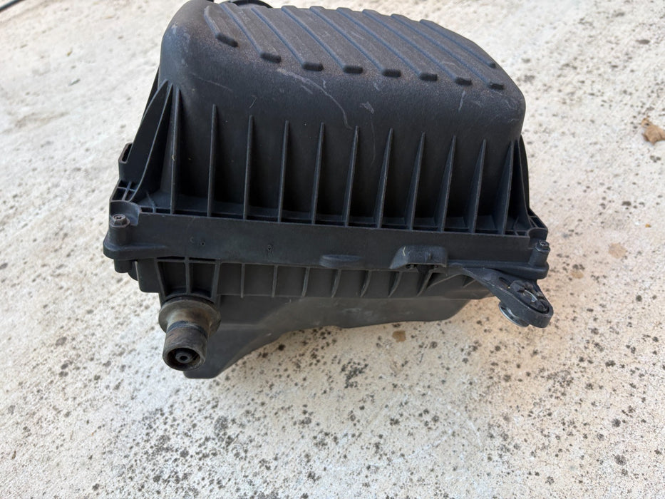 2018-2024 CHEVROLET EQUINOX AIR FILTER BOX CLEANER ASSY OEM 84640370