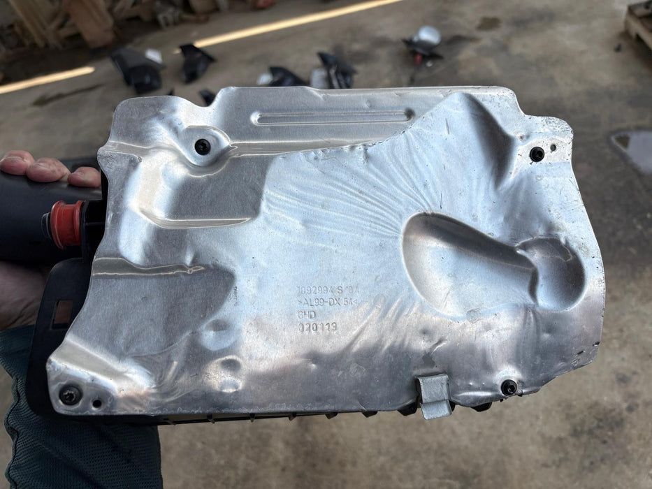 2016-2021 Mercedes GLC300 Air Intake Cleaner Filter Housing Box OEM