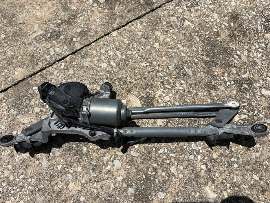 2009 - 2013 Toyota Corolla Windshield Wiper Motor OEM