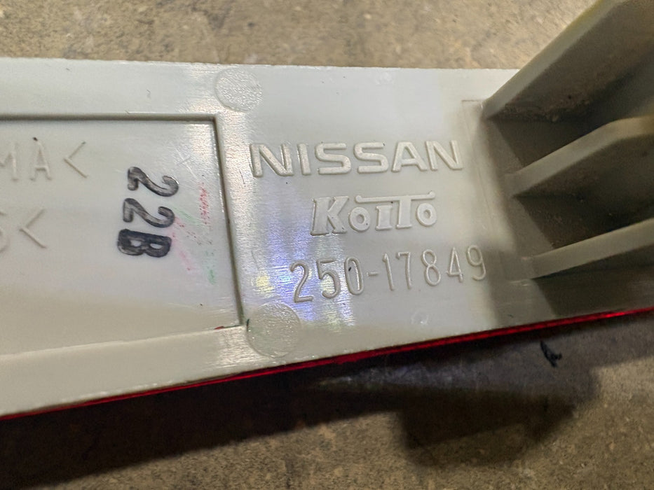 2018-2022 NISSAN KICKS REAR LEFT SIDE BUMPER REFLECTOR LIGHT LAMP OEM