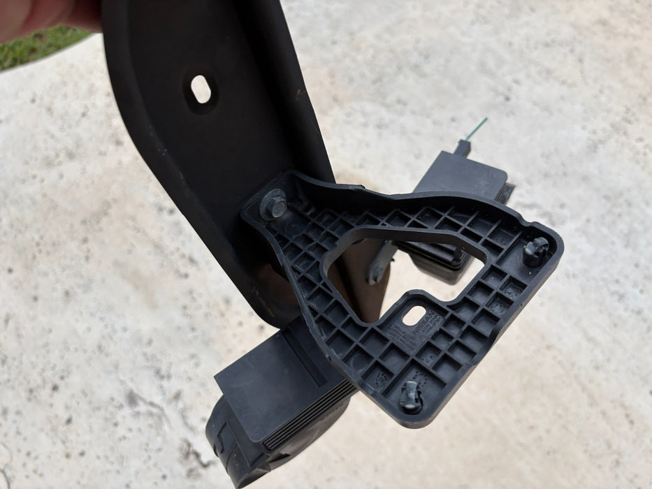 2017 – 2020 Nissan Pathfinder Horn Set Left & Right OEM