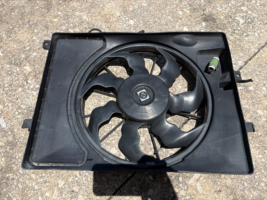 2011-2015 Hyundai Elantra 1.8L Radiator Cooling Fan Motor Assembly OEM