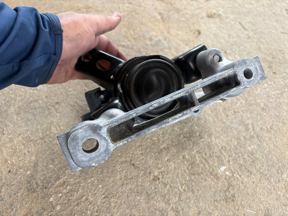 2015-2021 LEXUS NX200T 2.0L ENGINE MOTOR RIGHT MOUNT BRACKET INSULATOR OEM