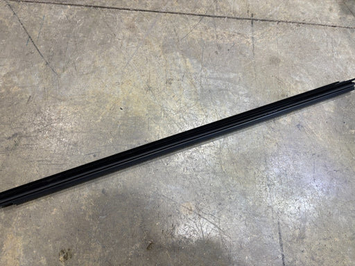 2014-2017 INFINITI QX50 REAR RIGHT SIDE DOOR WINDOW INNER WEATHERSTRIP OEM