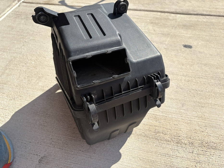2011-2013 Sorento & 2010-2012 Santa Fe 2.4L Air Intake Cleaner Filter Box, OEM