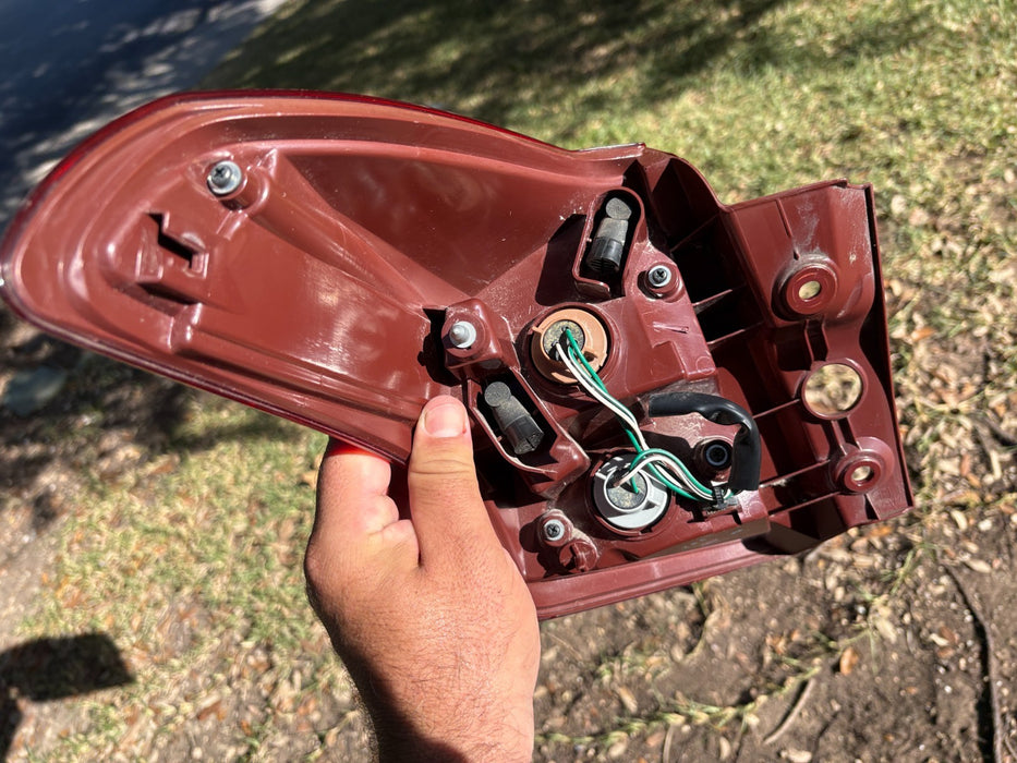 2013 - 2015 Toyota Rav4 Passenger Tail Light Assembly OEM