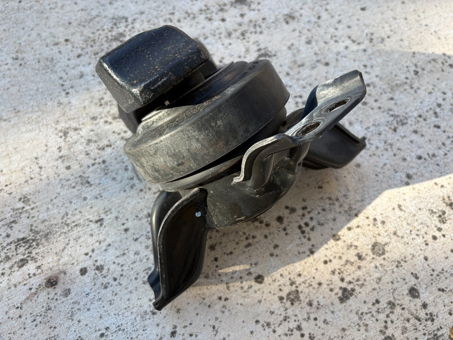 2013 - 2018 Hyundai Santa Fe Sport Right Side Engine Mount OEM