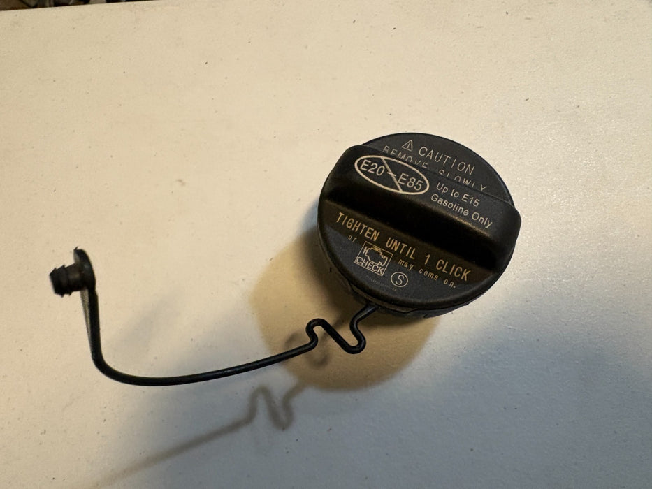 2013-2017 LEXUS ES350 FUEL TANK ACCESS GAS FILLER CAP OEM