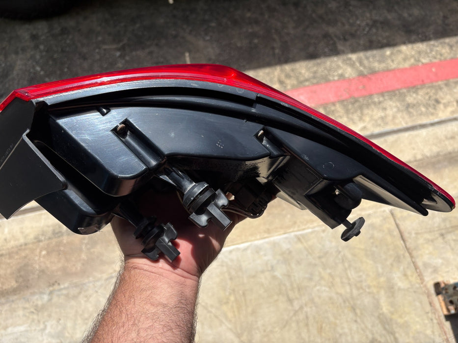 2011 2012 2013 2014 CHRYSLER 200 SEDAN LEFT SIDE TAIL LIGHT OEM