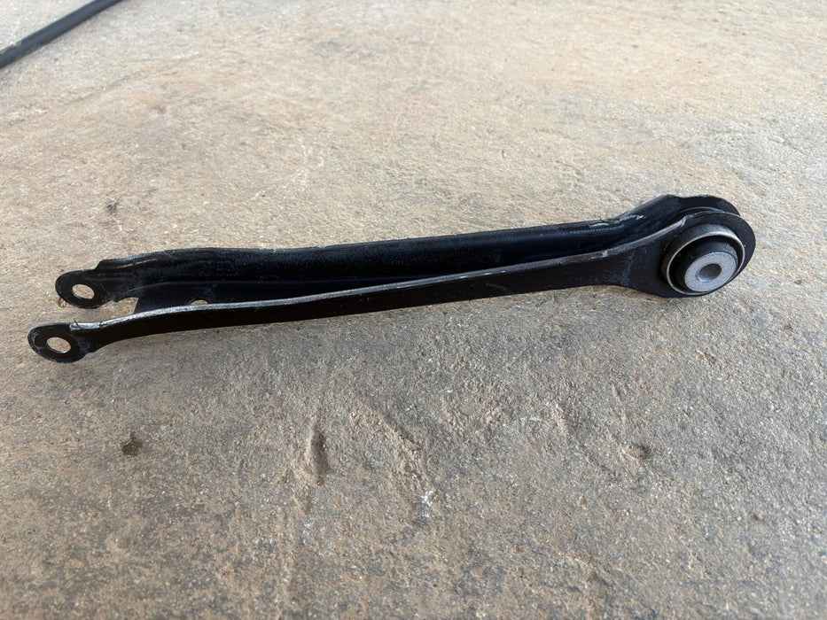 2017-2019 CADILLAC XT5 3.6L REAR LEFT LOWER TRAILING CONTROL ARM OEM 84031504