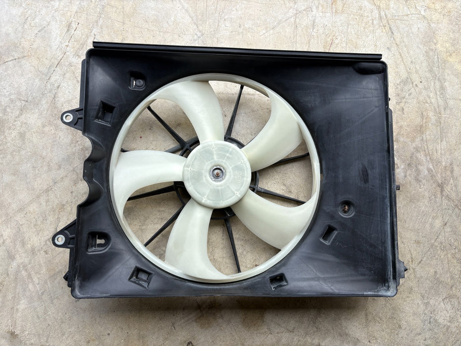 2016-2021 Honda Pilot 3.5L Radiator Cooling Fan Motor Assembly OEM
