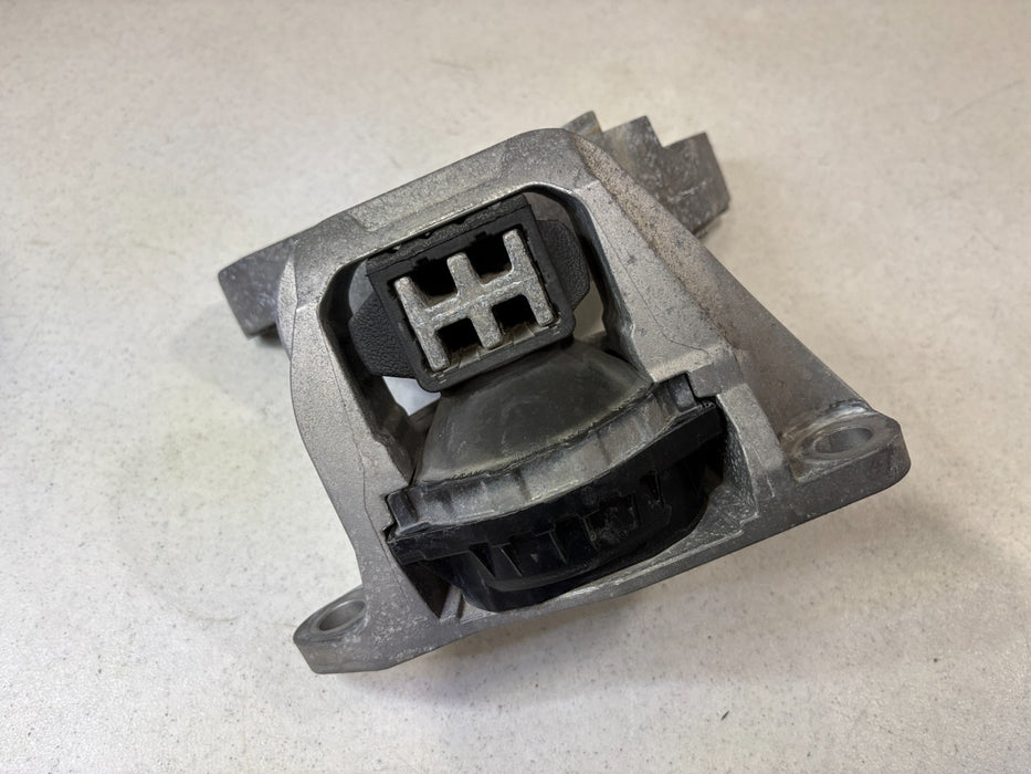 2018-2024 NISSAN KICKS FWD 1.6L ENGINE MOTOR RIGHT MOUNT BRACKET SUPPORT OEM