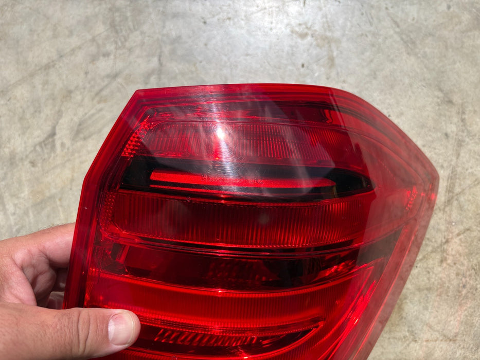 2014-2016 MERCEDES-BENZ GL550 REAR RIGHT SIDE QUARTER MOUNT TAIL LIGHT LAMP OEM