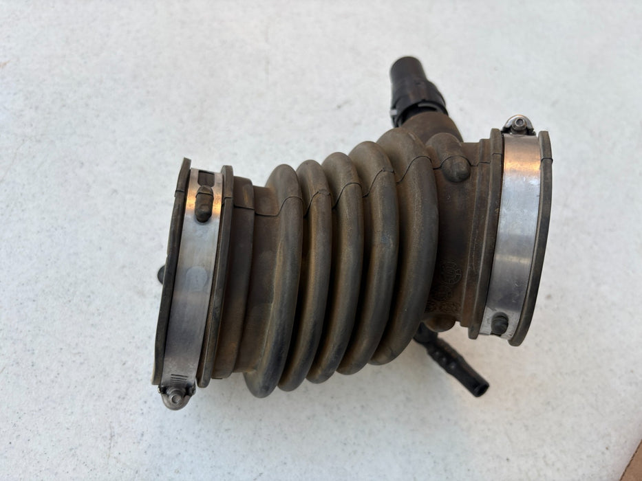 2013-2016 FORD ESCAPE 2.5L ENGINE AIR CLEANER OUTLET DUCT INTAKE HOSE TUBE OEM