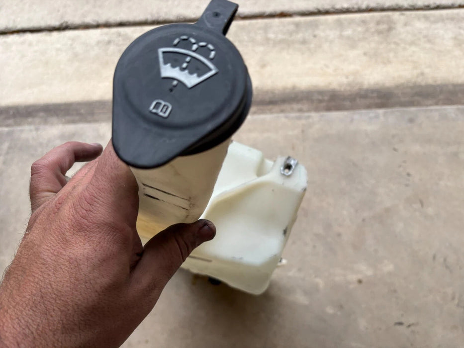 OEM, 2007-2014 Escalade, Yukon, Tahoe WINDSHIELD WASHER RESERVOIR #20999331