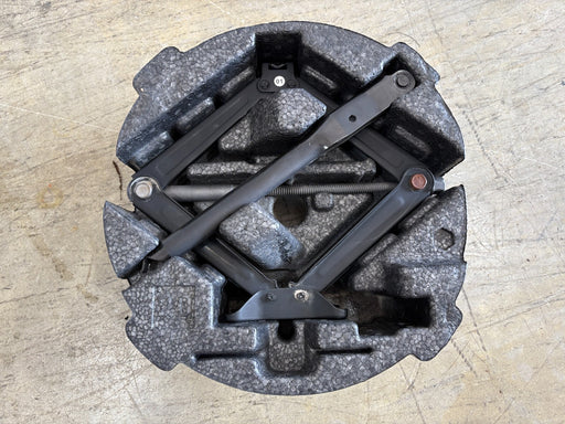 Original, 2015-2022 Checrolet Trax Jack with Foam Tool 1250 kg