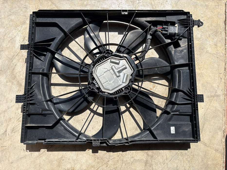 2017 - 2022 Mercedes Benz GLC300 2.0 TURBO Radiator Fan Motor OEM 3135104282