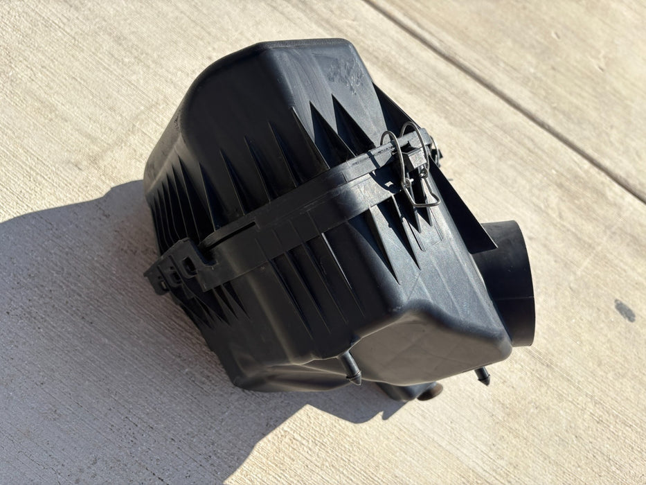 2011-2016 Dodge Grand Caravan Mopar Air Cleaner Filter Housing, OEM #4861729AB