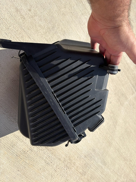 2011-2013 Sorento & 2010-2012 Santa Fe 2.4L Air Intake Cleaner Filter Box, OEM