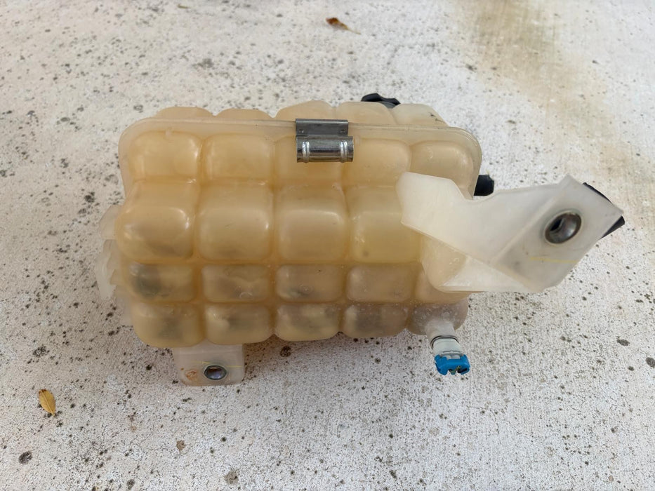 2000-2004 GMC Yukon Coolant Reservoir Radiator Overflow Tank Bottle OEM